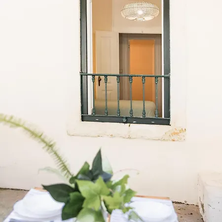 Sunny Patio Apartman